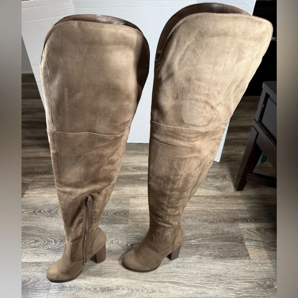Charlotte Russe Boots Women's sz6 Tan 4